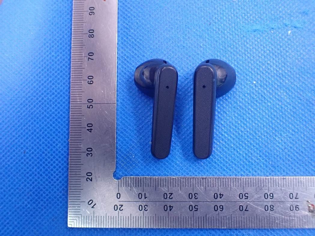Bluetooth True wireless earbuds - FCC ID 2AYP9KM-HTW001 - Shenzhen YaFex E-Commerce Co., Ltd. (2)