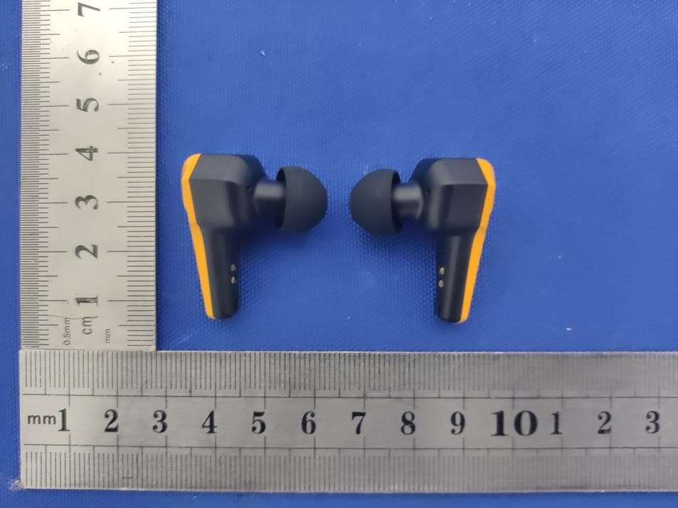 True wireless gaming earbuds - FCC ID 2AYP9KM-HTW006 - Shenzhen YaFex E-Commerce Co., Ltd. (3)