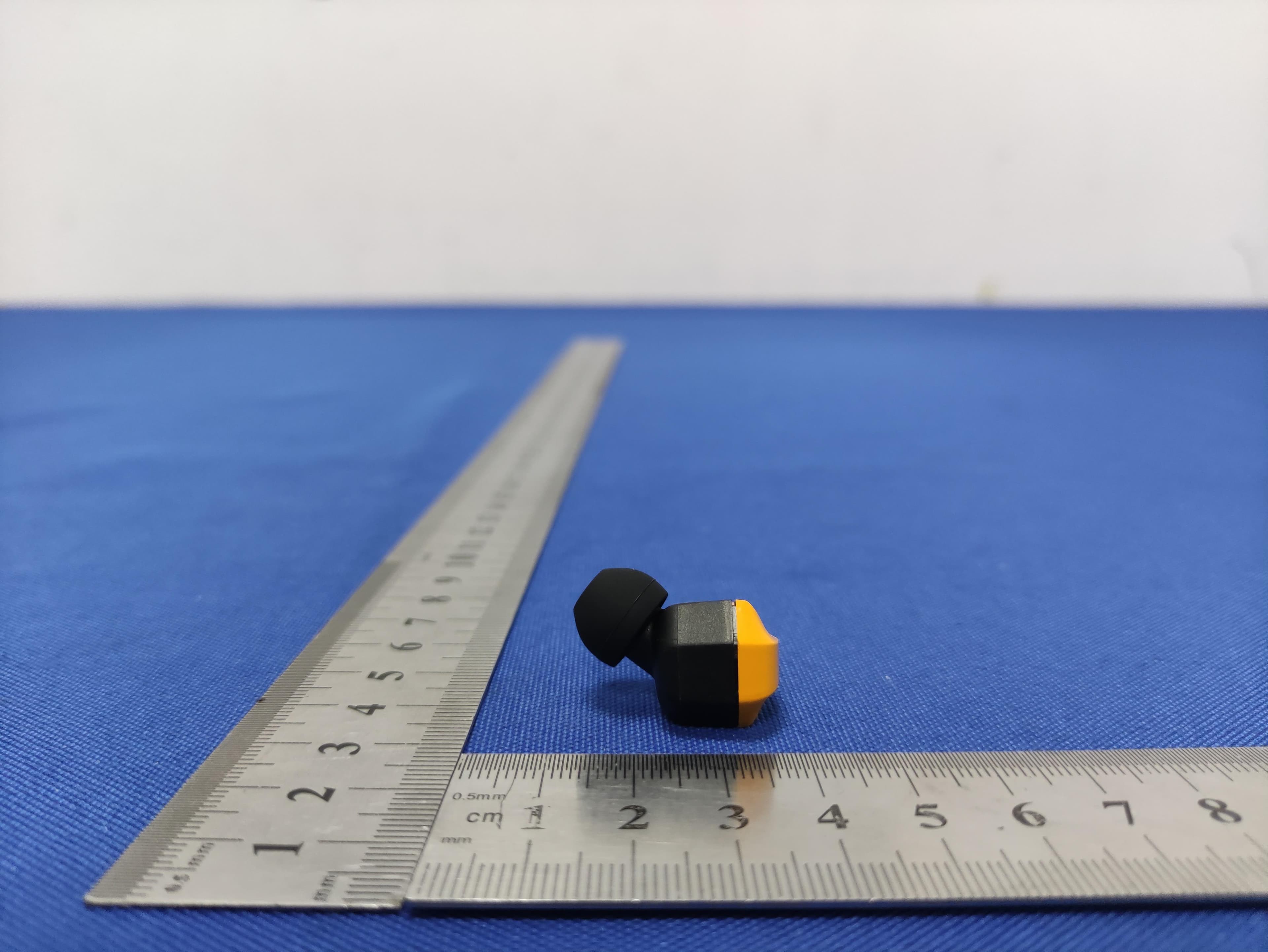 True wireless gaming earbuds - FCC ID 2AYP9KM-HTW006R - Shenzhen YaFex E-Commerce Co., Ltd. (2)