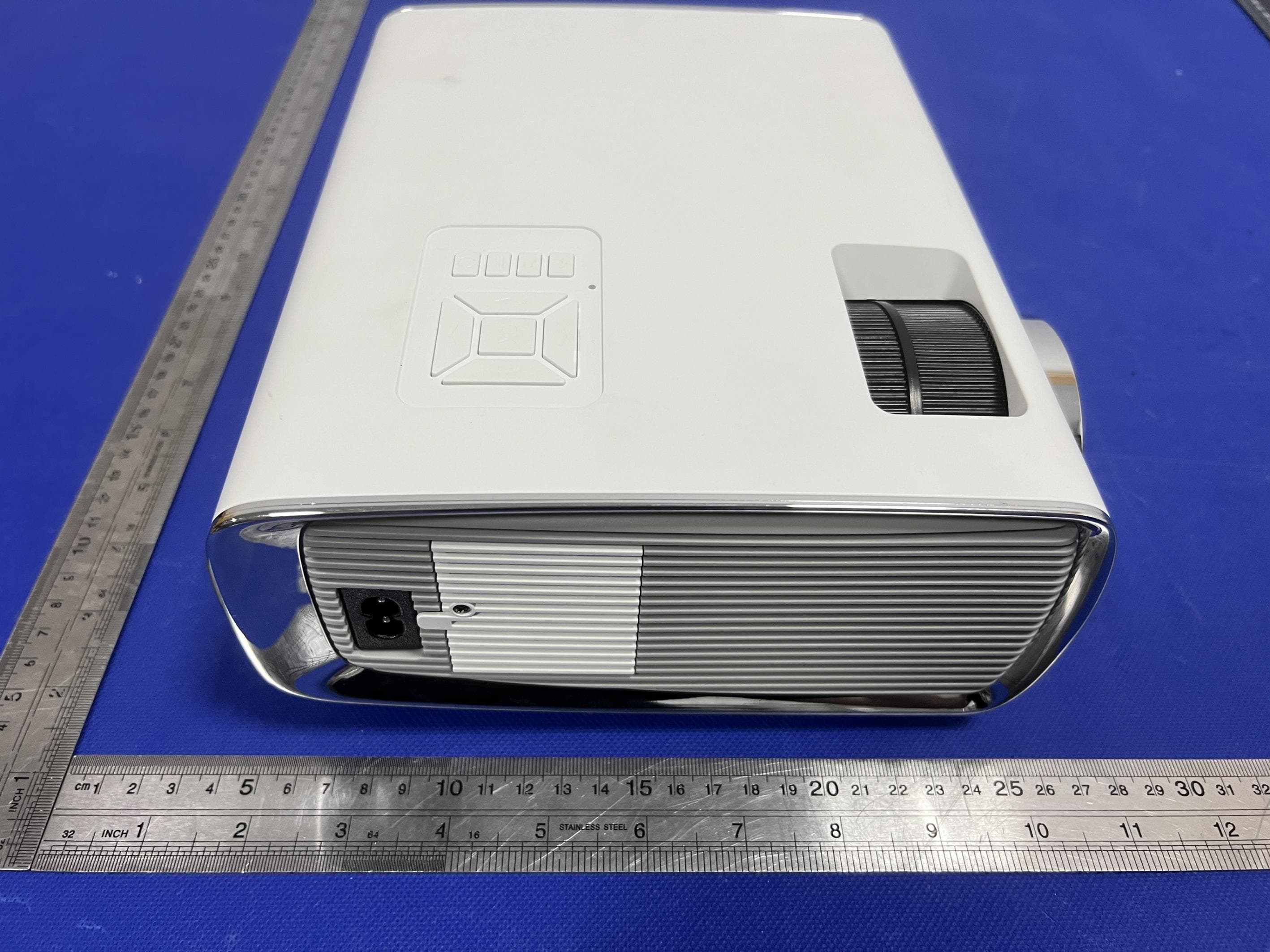 LCD projector - FCC ID 2AYQZ-S1 - Dongguan Yi Pai Ji He Electronic Co., Ltd (2)