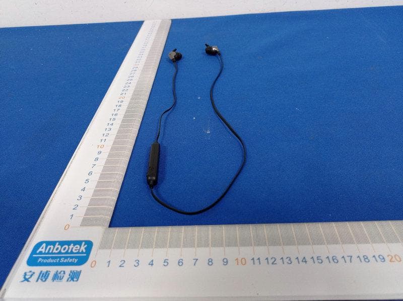 Bluetooth earphone - FCC ID 2AYR3FOSHP-2406 - Fospower, Inc (2)