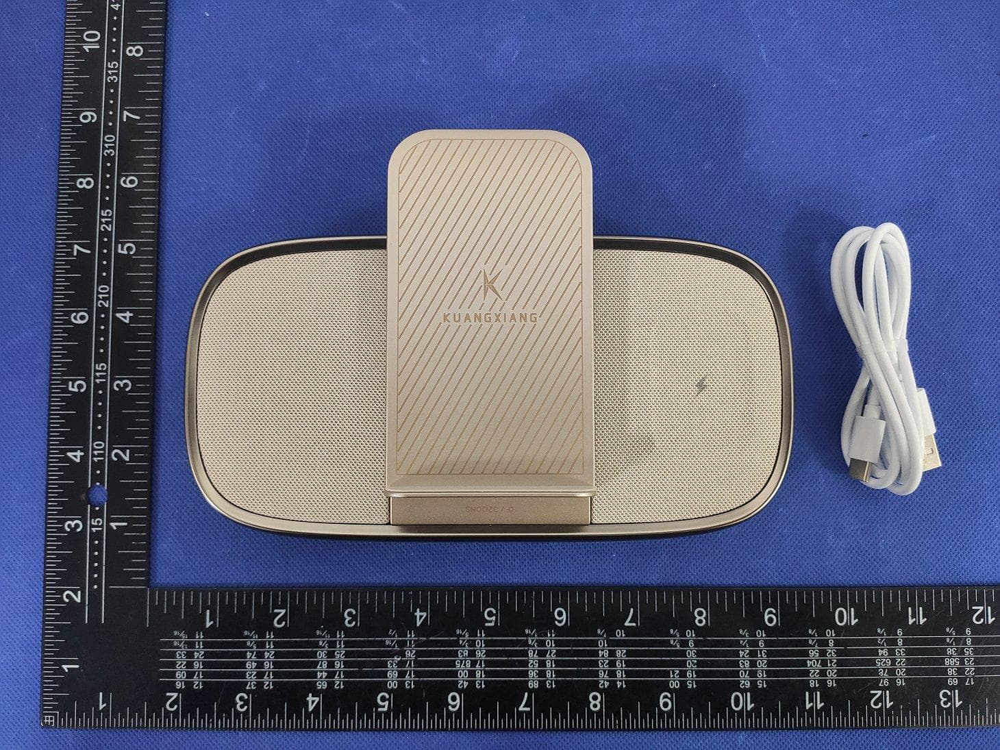 5 IN 1 WIRELESS CHARGING NIGHT LIGHT SPEAKER - FCC ID 2AYRH-S-17 - Shenzhen Semetor Electronics Co., LTD (4)