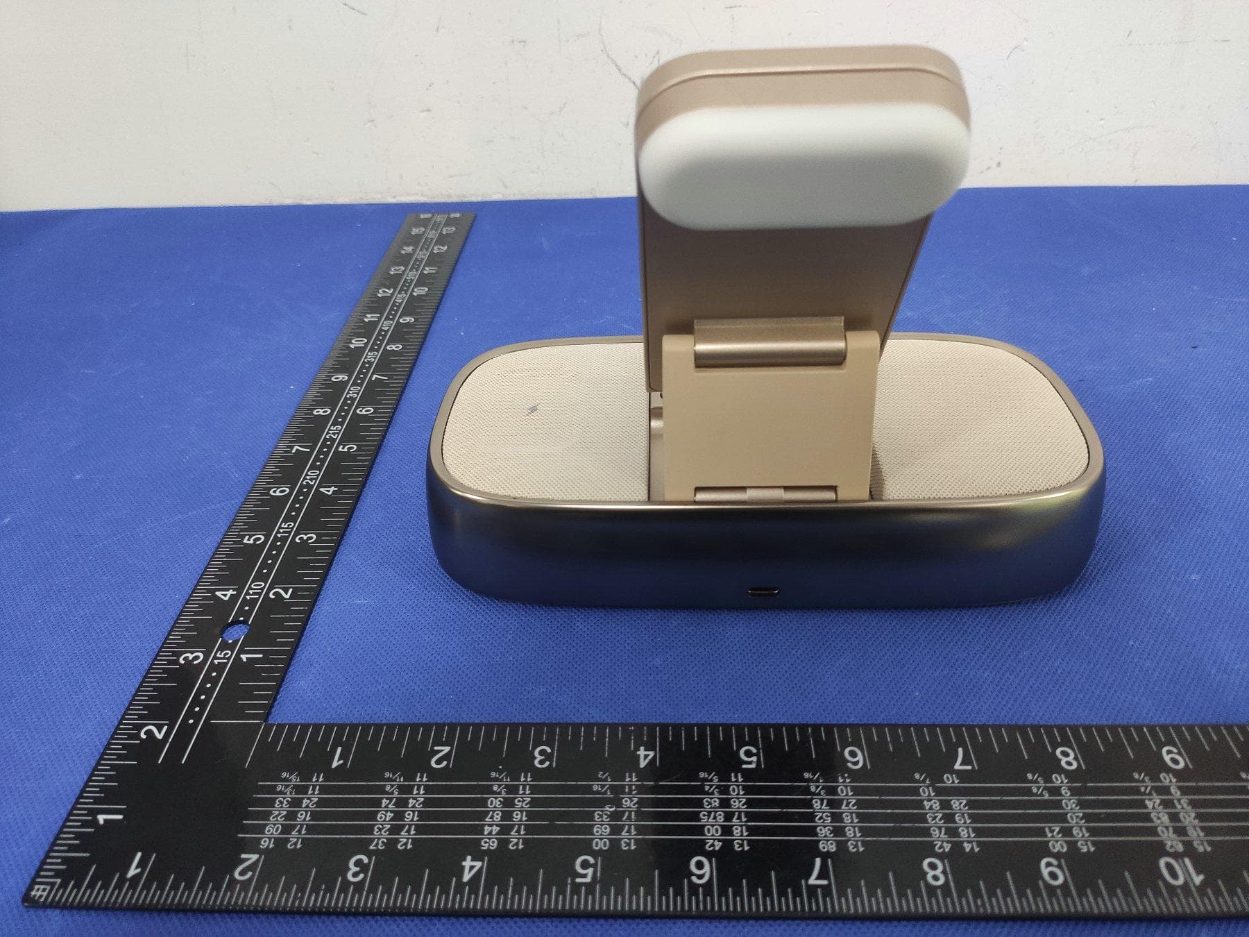 5 IN 1 WIRELESS CHARGING NIGHT LIGHT SPEAKER - FCC ID 2AYRH-S-17 - Shenzhen Semetor Electronics Co., LTD (5)