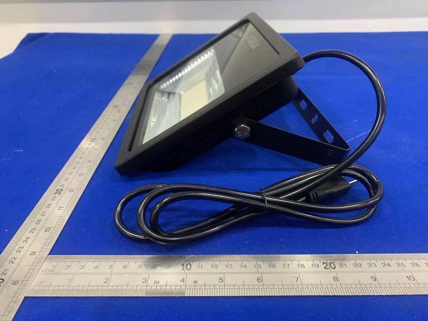 Full Color LED Light - FCC ID 2AYU6-VIVCLFL60 - Shenzhen Andy Optoelectronics technology limited