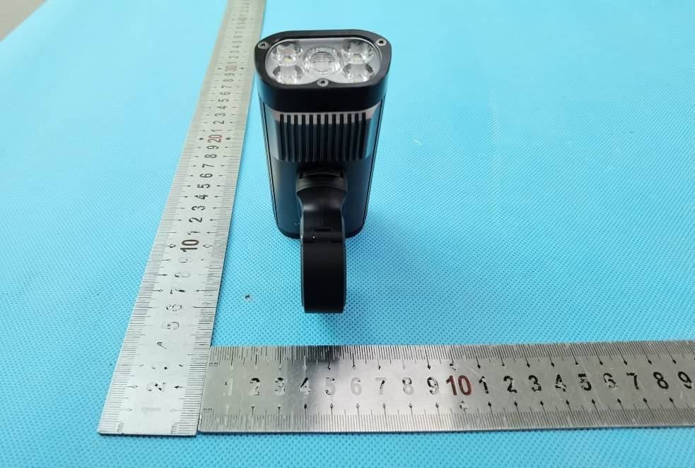 PR2400 bike headlight - FCC ID 2AYUF-PR2N - ShenZhen ZhongKeRui Electronics CO ., LTD. (4)