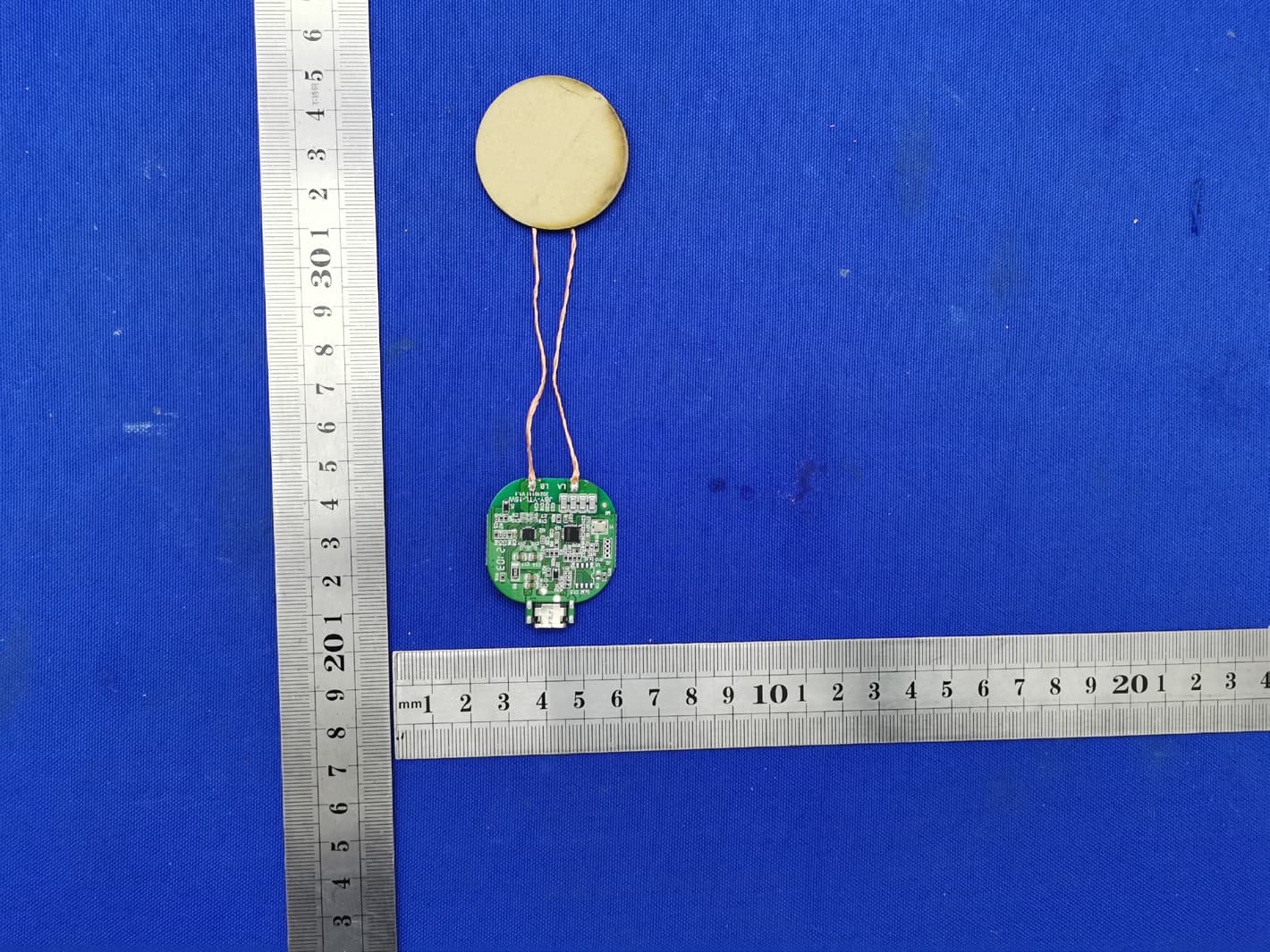 Wireless Charging Desk Pad - FCC ID 2AYZUWCDP-00 - Shenzhenshi Gaosheng Textile & Leather Co., Ltd