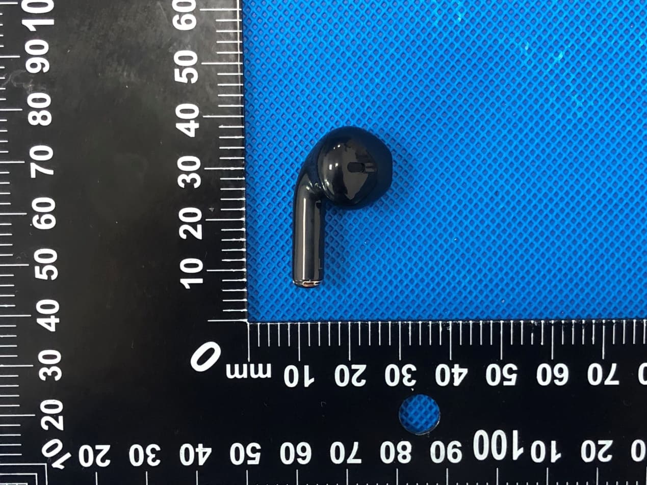 TWS EARBUDS WITH POWER DISPLAY - FCC ID 2AZ9D-CB-TE072 - Shenzhen Clever bright Imp.&Exp.Co.,ltd (3)