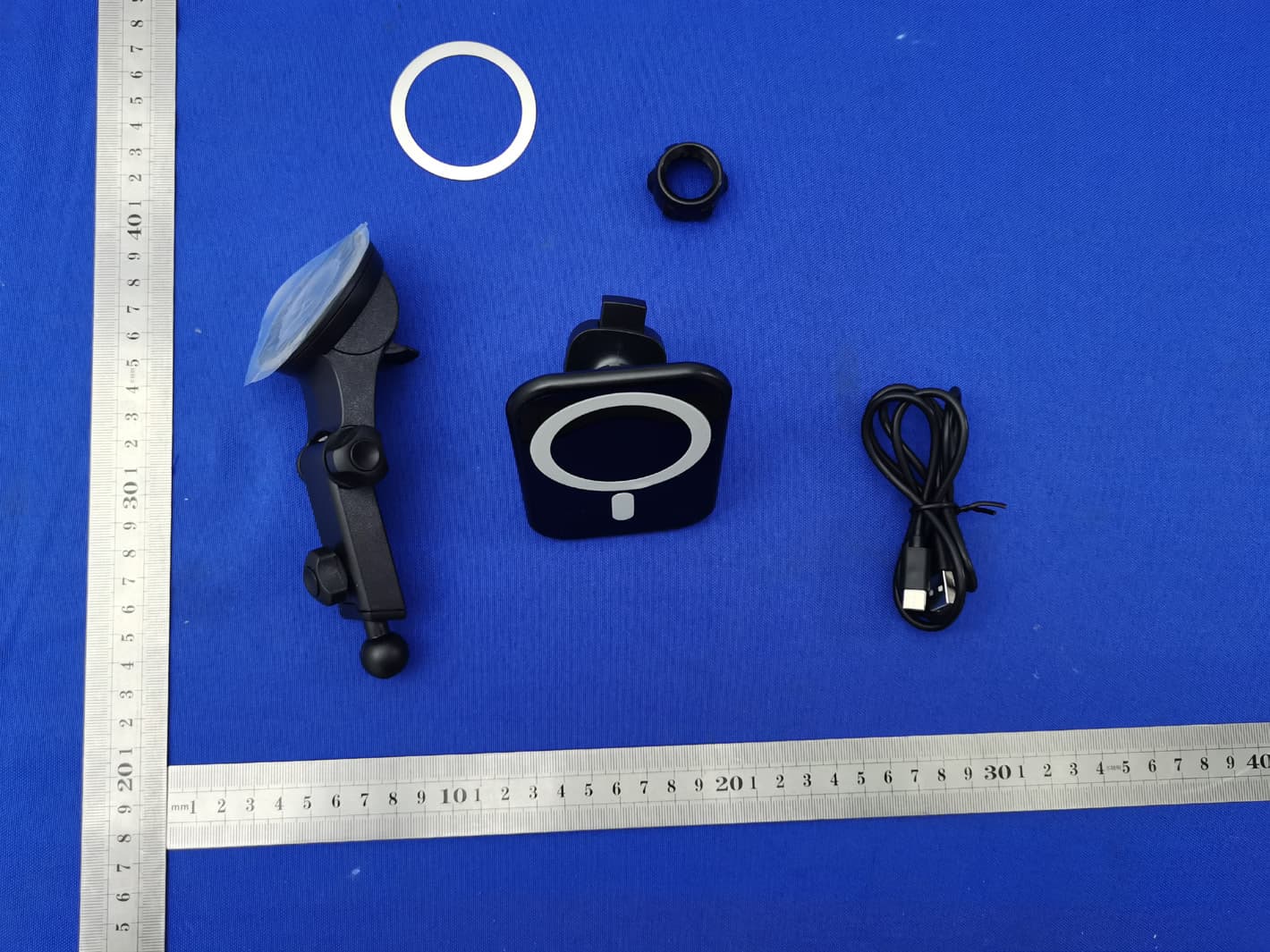 Magnetic suction vehicle wireless charging bracket - FCC ID 2AZA8-F18 - Shenzhen Humana Technology Co., Ltd. (3)