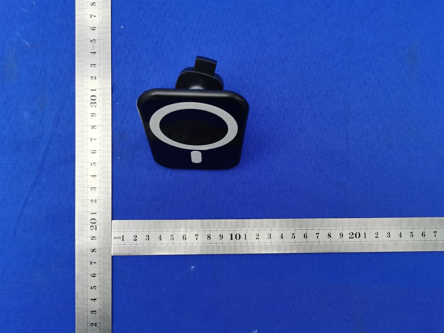 Magnetic suction vehicle wireless charging bracket - FCC ID 2AZA8-F18 - Shenzhen Humana Technology Co., Ltd. (2)