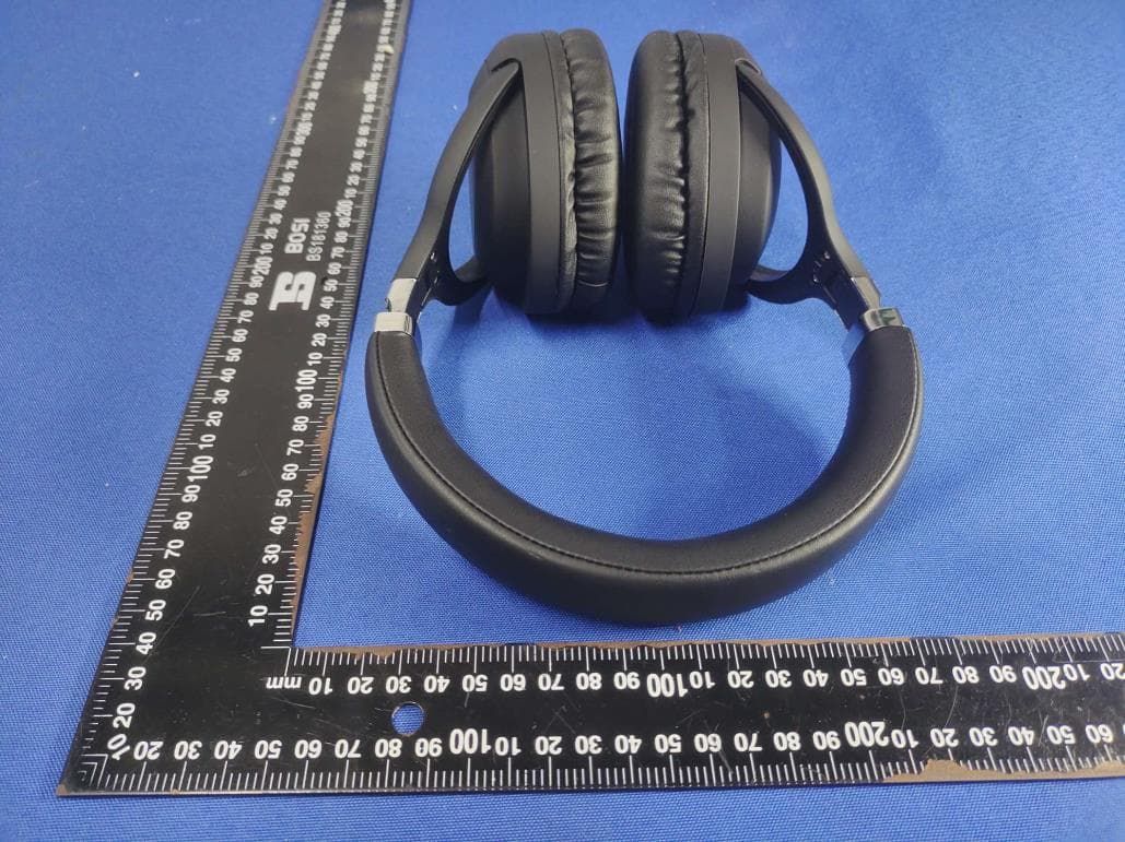 Wireleess Headphone - FCC ID 2AZBO-N00033 - TECHNOFASHION INC.