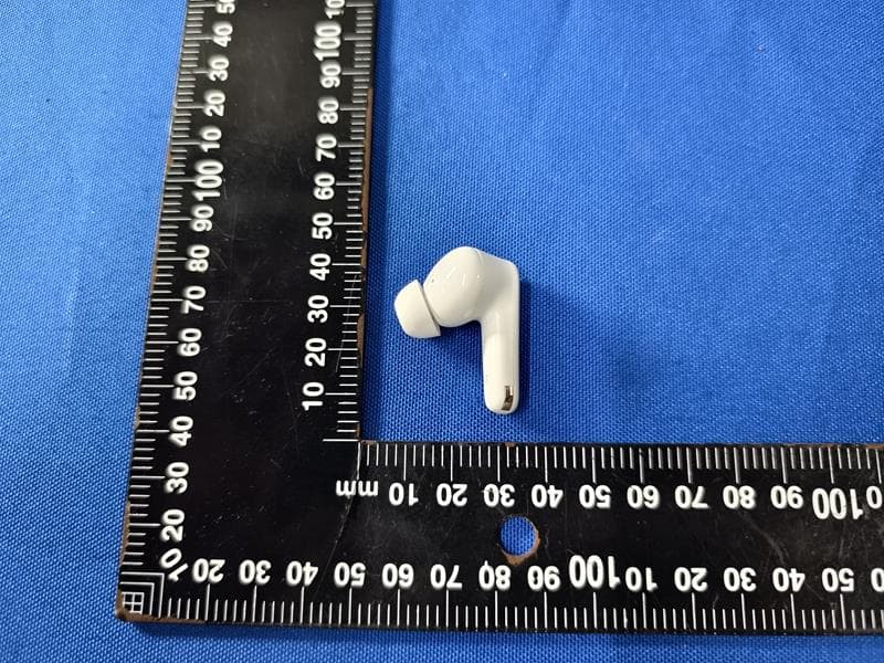 Wireless Earphone - FCC ID 2AZBO-N00036 - TECHNOFASHION INC.