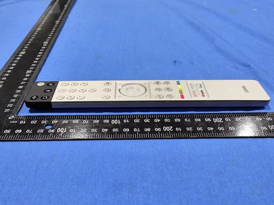 Bluetooth remote control - FCC ID 2AZD4-74007 - Loewe Technology GmbH (2)