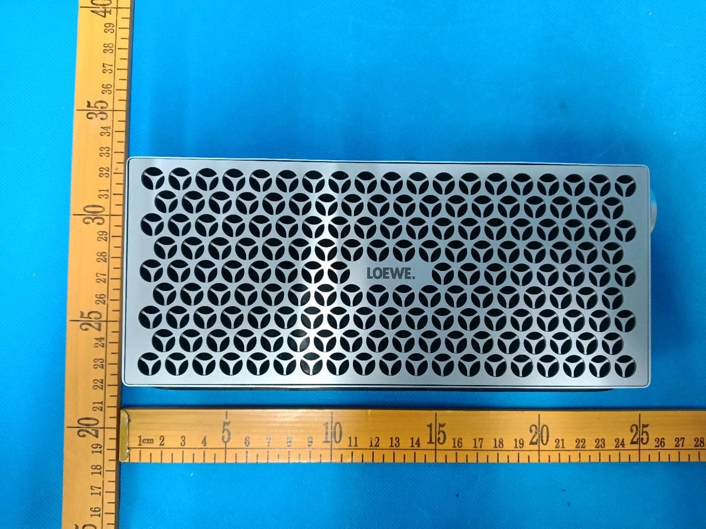 Premium Portable Speaker - FCC ID 2AZD4-NEO - Loewe Technology GmbH