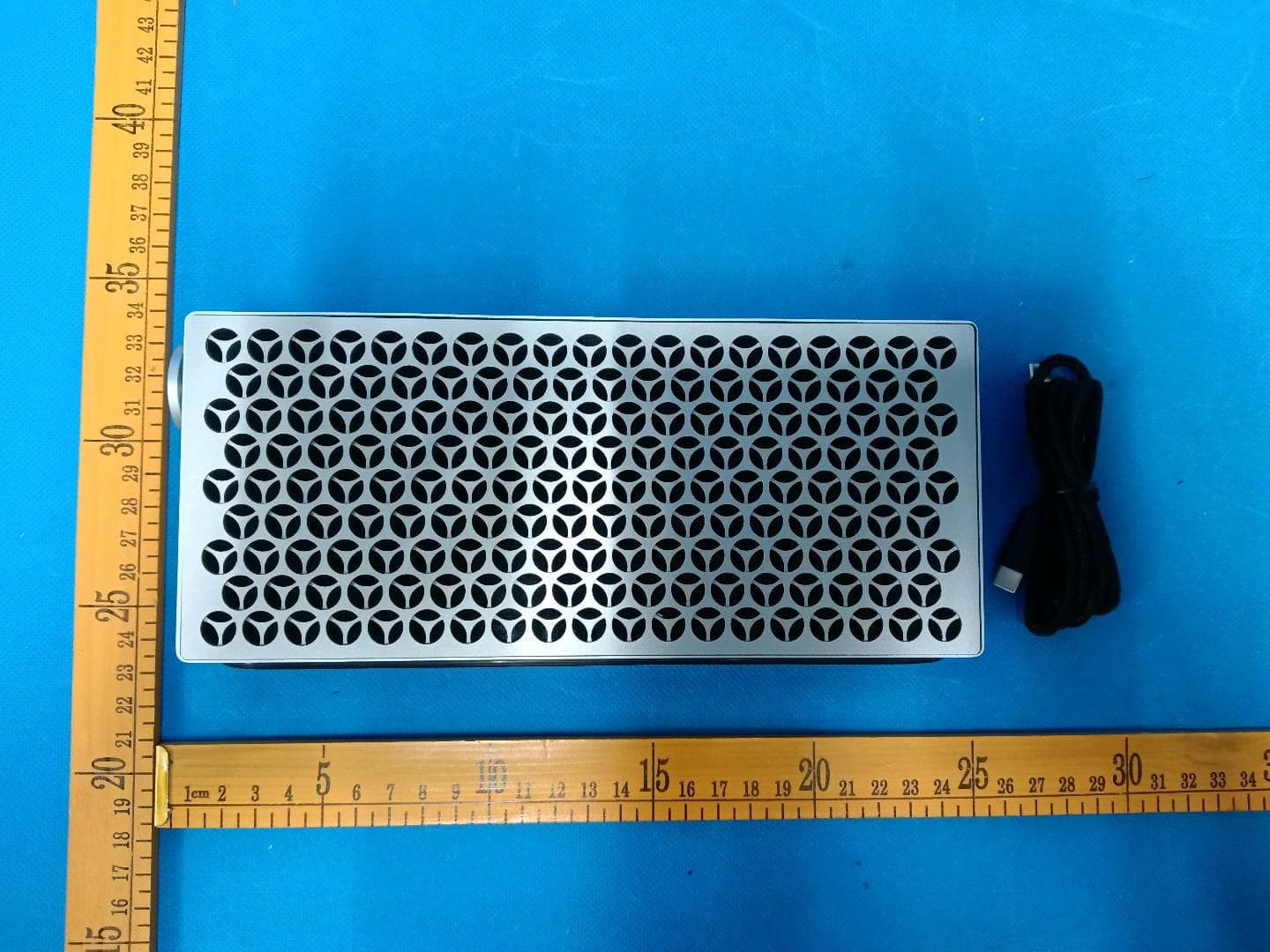 Premium Portable Speaker - FCC ID 2AZD4-NEO - Loewe Technology GmbH (2)