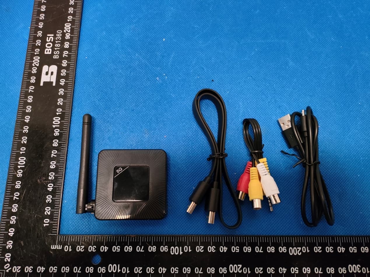 Wireless Display Adapter - FCC ID 2AZDX-Q4 - Shenzhen Qizhilian Technology Co.,Ltd