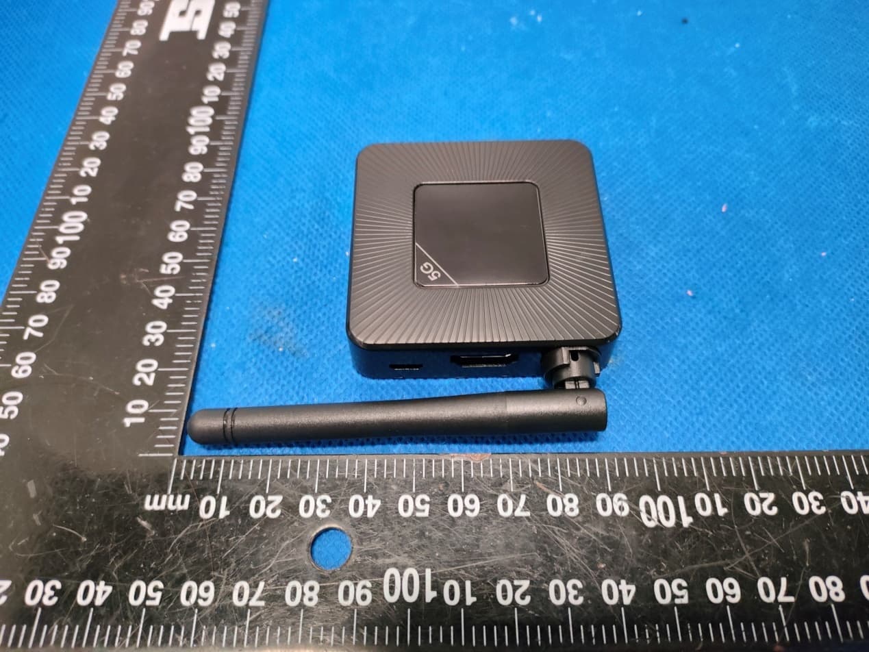 Wireless Display Adapter - FCC ID 2AZDX-Q4 - Shenzhen Qizhilian Technology Co.,Ltd (4)
