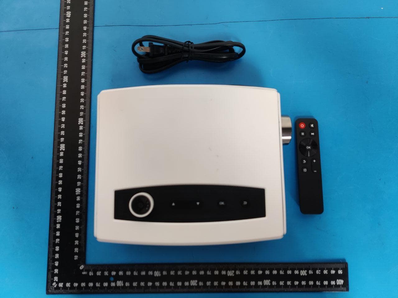 Projector - FCC ID 2AZFE-AAOFTO - Shenzhen Shadow Crown Technology Co.,Ltd. (2)