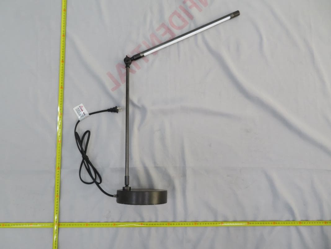 DECLAN TASK TABLE LAMP WITH WIRELESS CHARGING - FCC ID 2AZGPTL1057 - CALLTON LIGHTING CO., LTD (2)