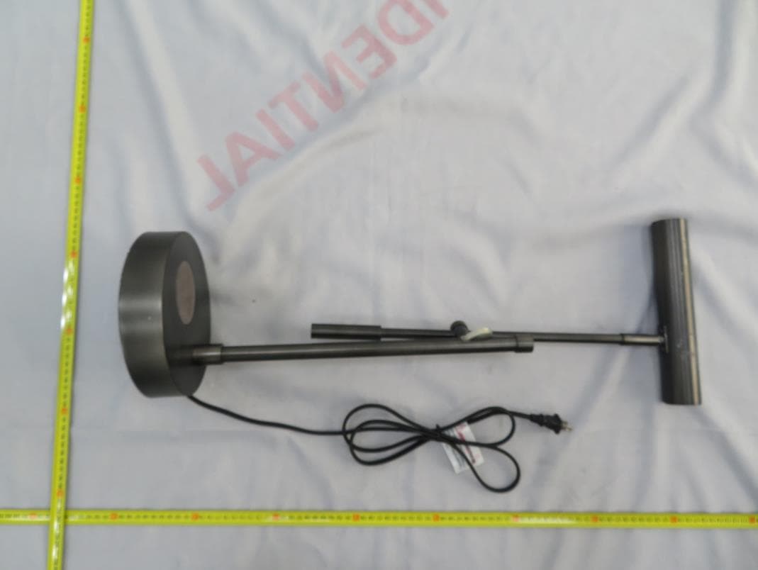 1960s CANISTER TASK TABLE LAMP WITH WIRELESS CHARGING - FCC ID 2AZGPTL1071 - CALLTON LIGHTING CO., LTD (3)
