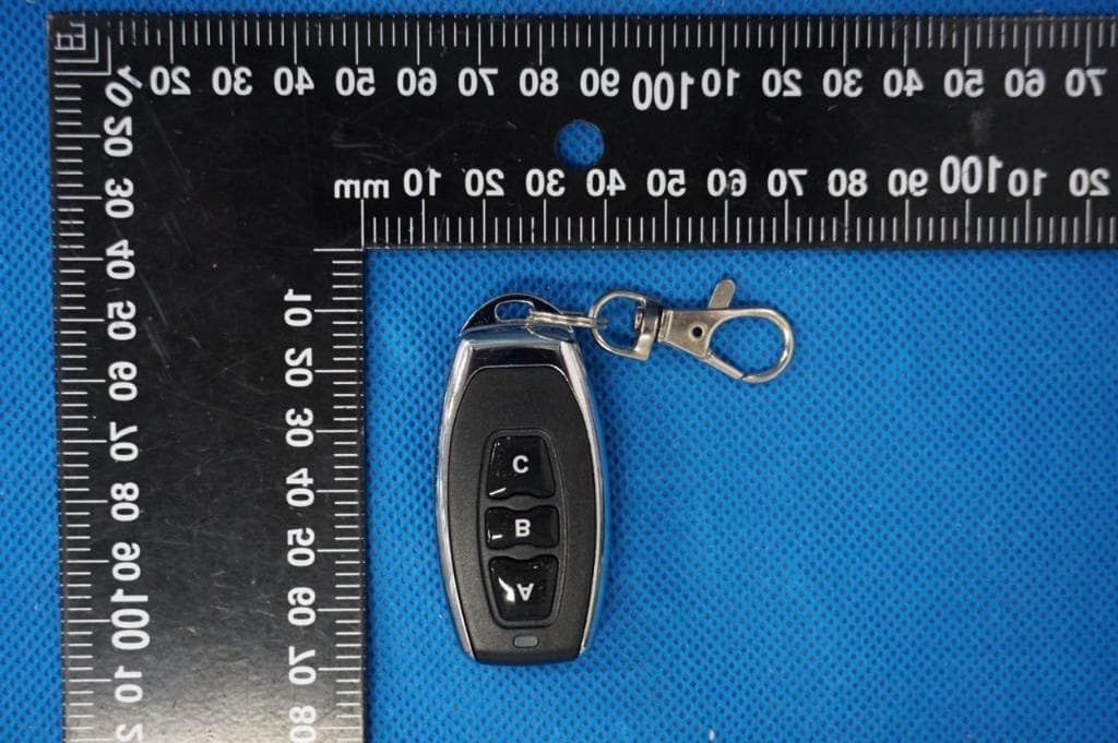 Three buttons wireless remote control - FCC ID 2AZHW-AK-F03HD - Shenzhen Century Aoke Electronics Co. Ltd. (2)
