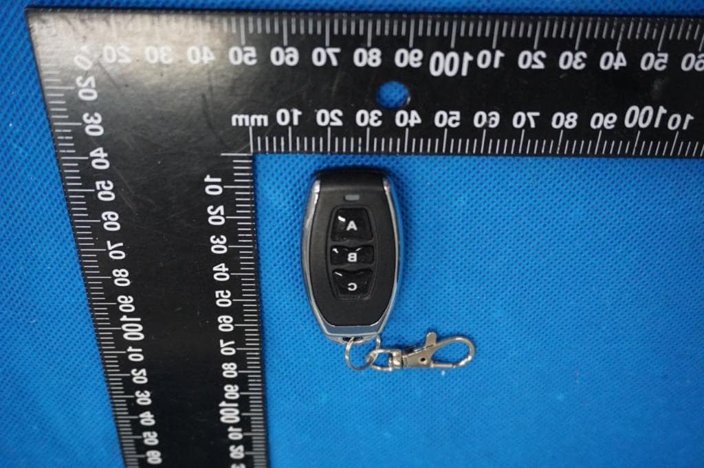 Three buttons wireless remote control - FCC ID 2AZHW-AK-F03HD - Shenzhen Century Aoke Electronics Co. Ltd. (4)