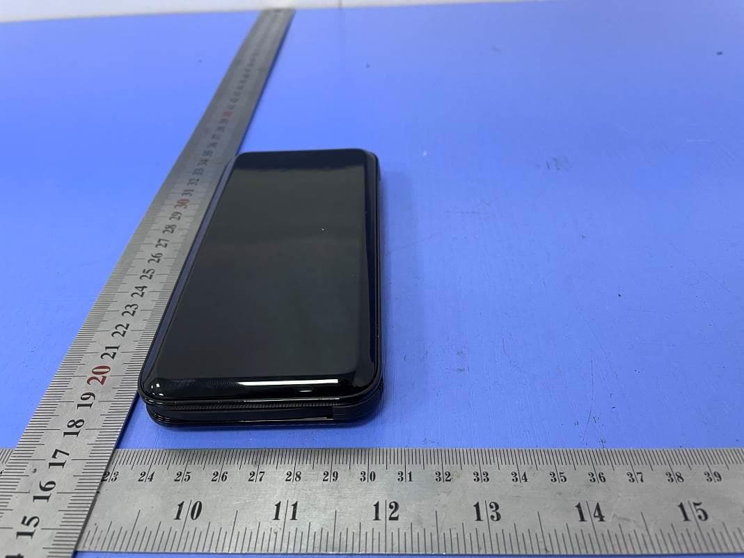Power Bank - FCC ID 2AZIG-PCW10KK-A - RFA Brands LLC (5)