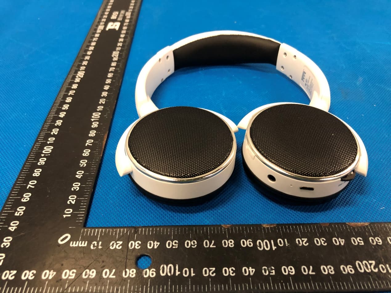 WIRELESS HEADPHONE - FCC ID 2AZJ2-WM-422 - Dongguan Yinwo Electronic Technology Co., Ltd (3)