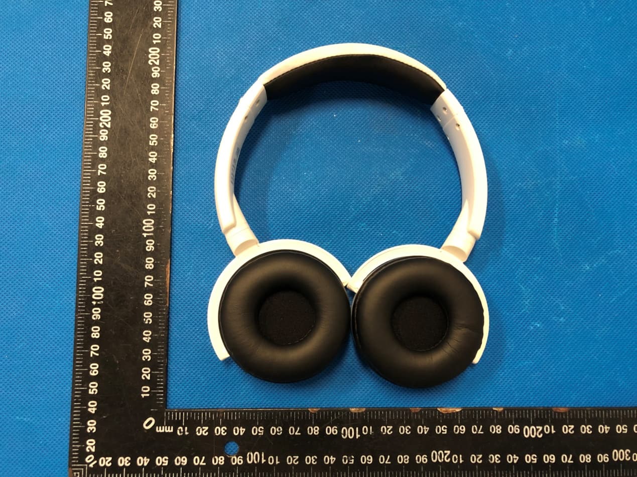 WIRELESS HEADPHONE - FCC ID 2AZJ2-WM-422 - Dongguan Yinwo Electronic Technology Co., Ltd (2)