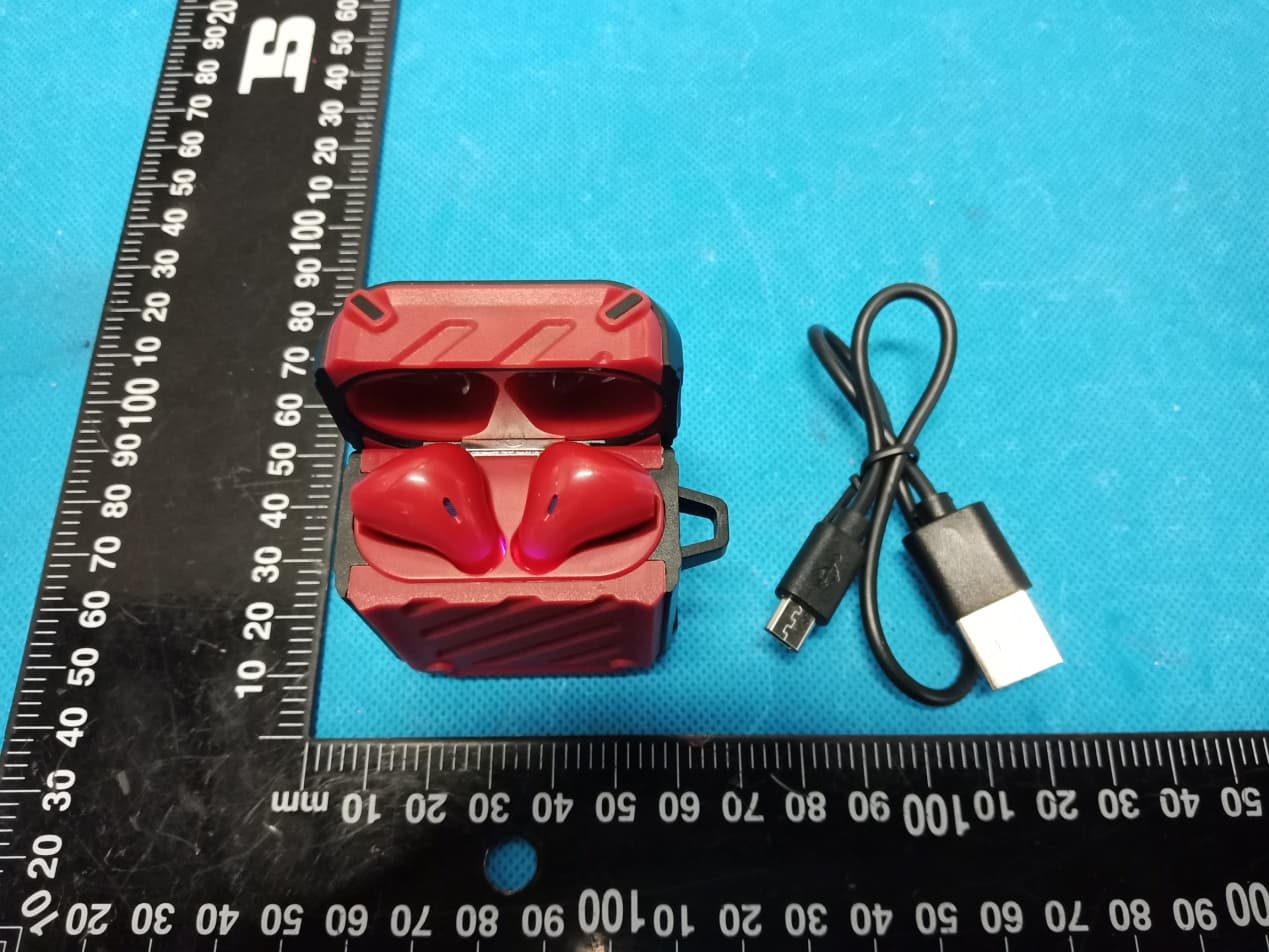 TWS EARBUDS - FCC ID 2AZJ2TW004 - Dongguan Yinwo Electronic Technology Co., Ltd (4)
