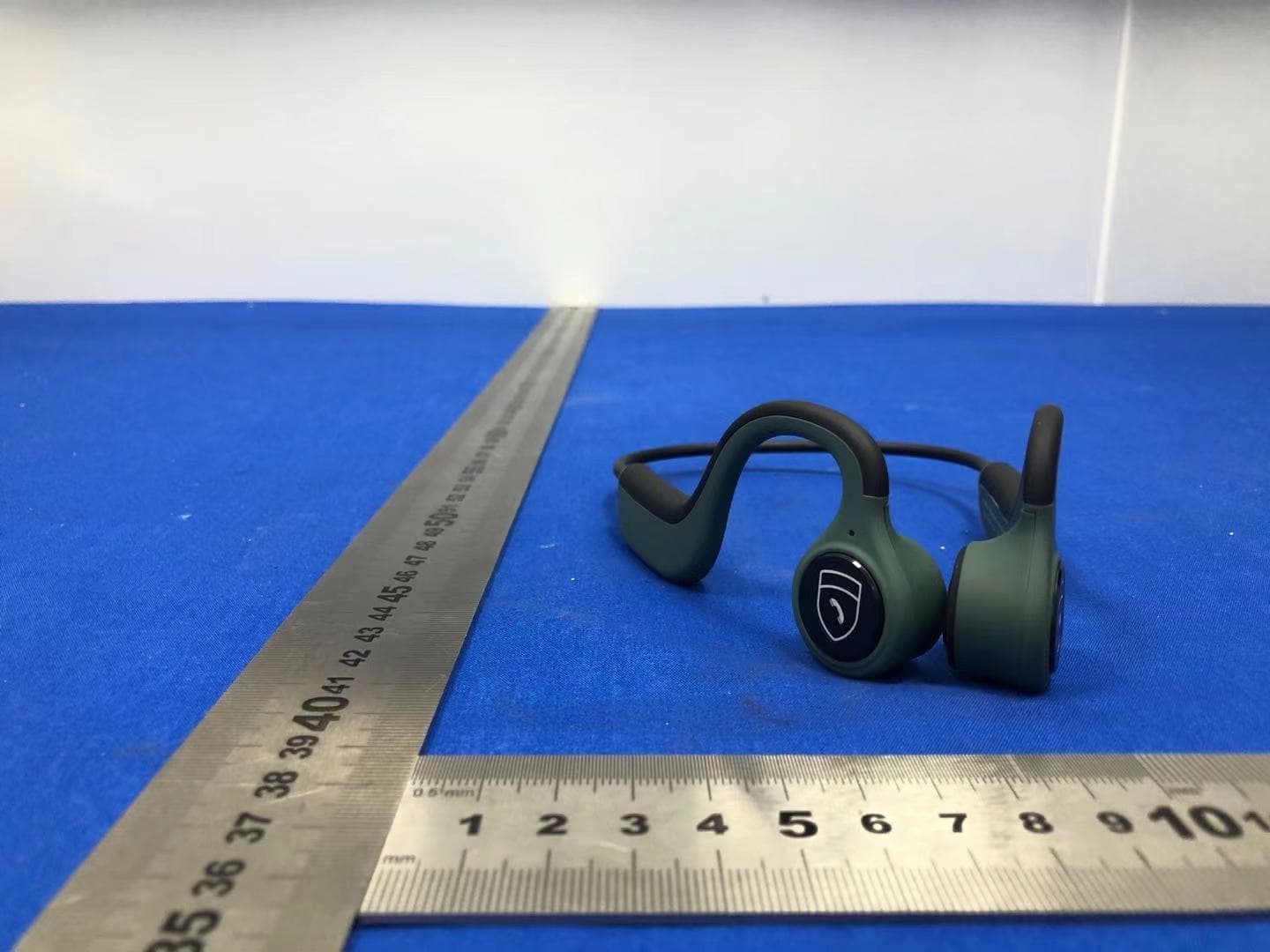 B9 Bluetooth headset - FCC ID 2AZJD-B9 - Shenzhen De Shi Industrial Co., Ltd. (3)