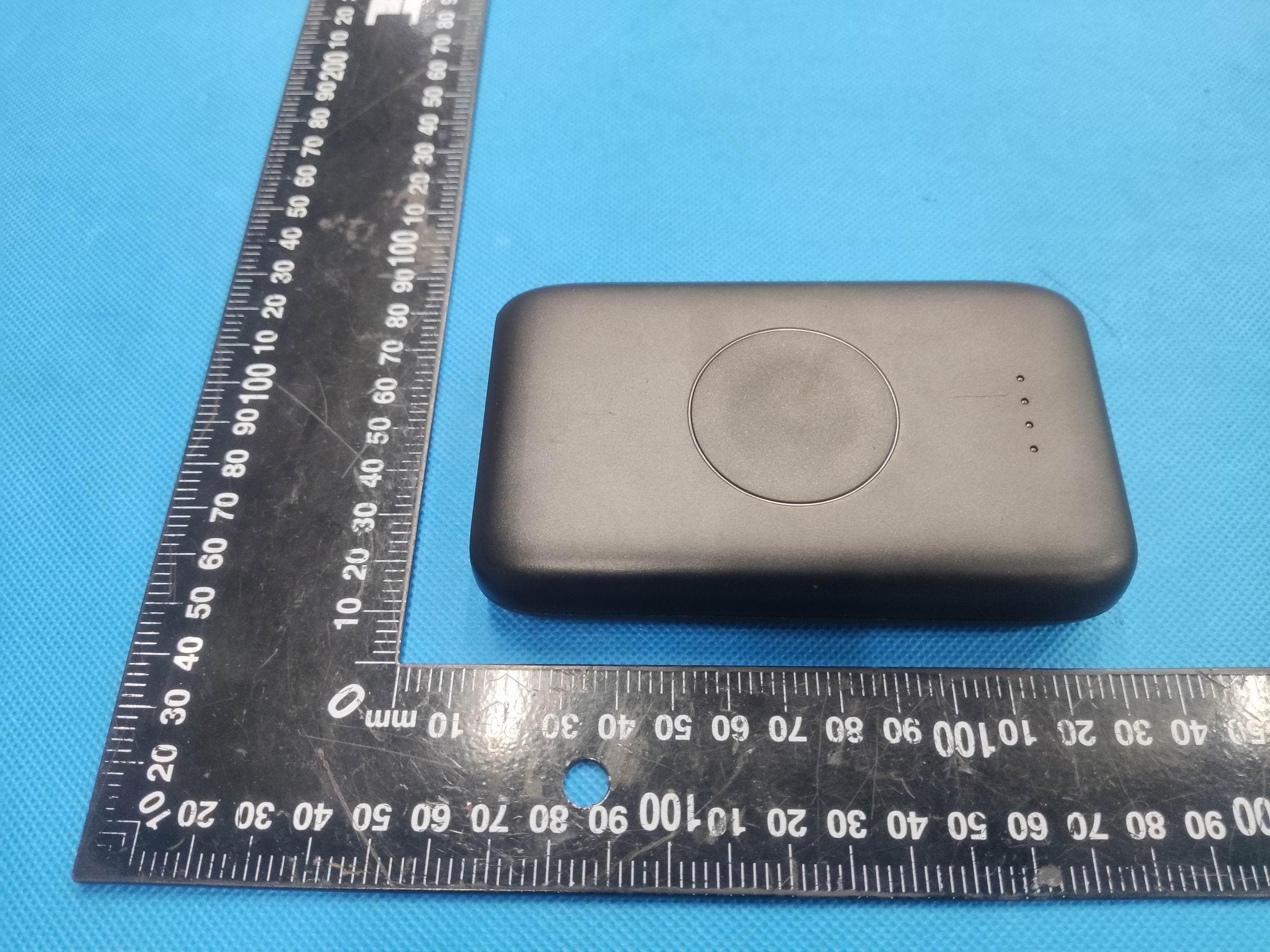 Power Bank - FCC ID 2AZK8-AW018P - Yuwei Technology (Dongguan) Co., Ltd. (3)