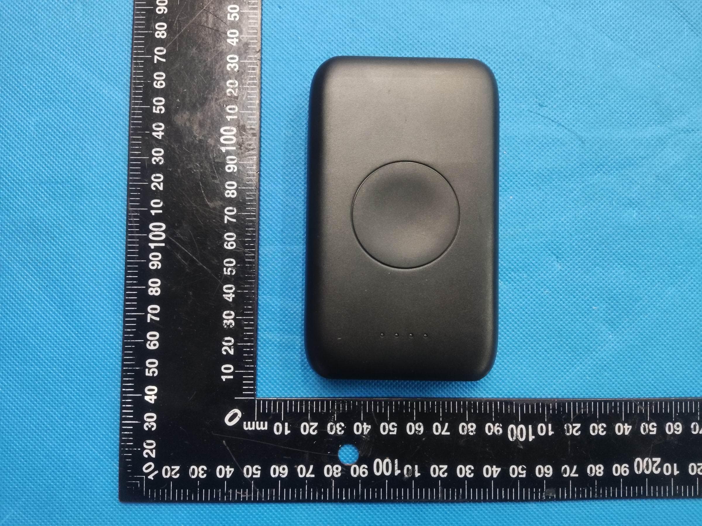 Power Bank - FCC ID 2AZK8-AW018P - Yuwei Technology (Dongguan) Co., Ltd.