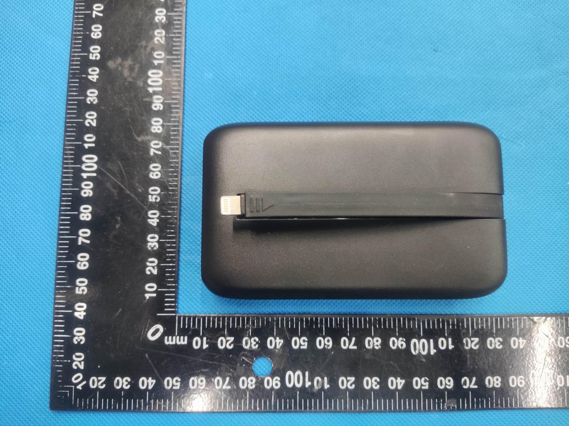 Power Bank - FCC ID 2AZK8-AW018P - Yuwei Technology (Dongguan) Co., Ltd. (4)