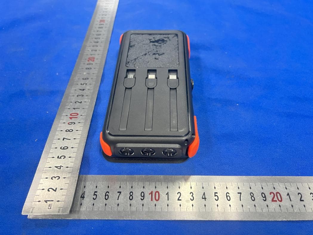 Solar Power Bank - FCC ID 2AZK8-HI-S320PWX - Yuwei Technology (Dongguan) Co., Ltd. (4)