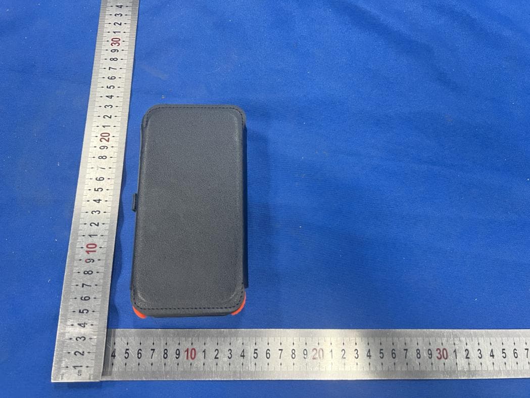 Solar Power Bank - FCC ID 2AZK8-HI-S320PWX - Yuwei Technology (Dongguan) Co., Ltd.