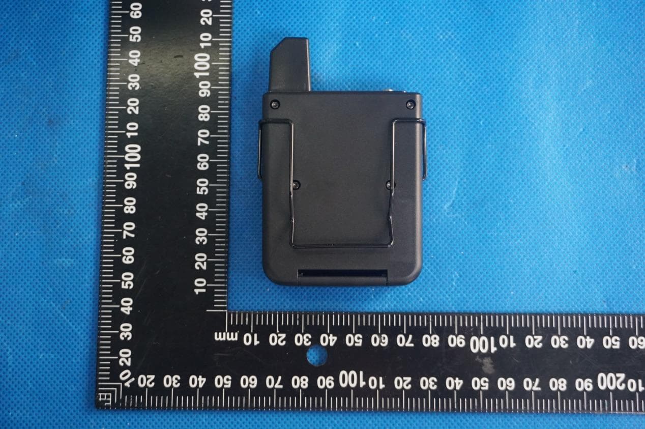 UHF Wireless Microphone - FCC ID 2AZKG-MTS - Moman Technology Limited (2)
