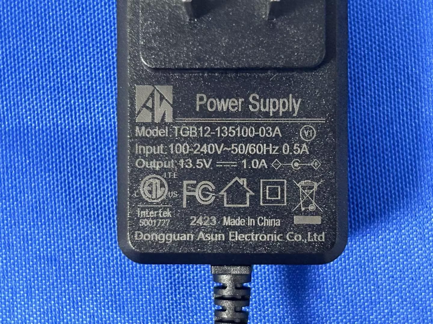 WIRELESS MICROPHONE - FCC ID 2AZNY-TW790 - Fujian EastWest Lifewit Technology Co.,LTD