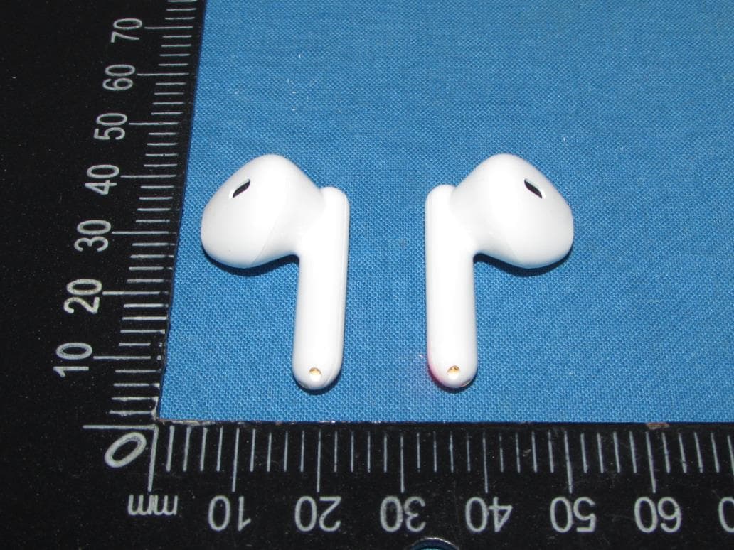 Bluetooth earphones - FCC ID 2AZOJ-EGC05 - Heena Fashions INT Ltd (2)