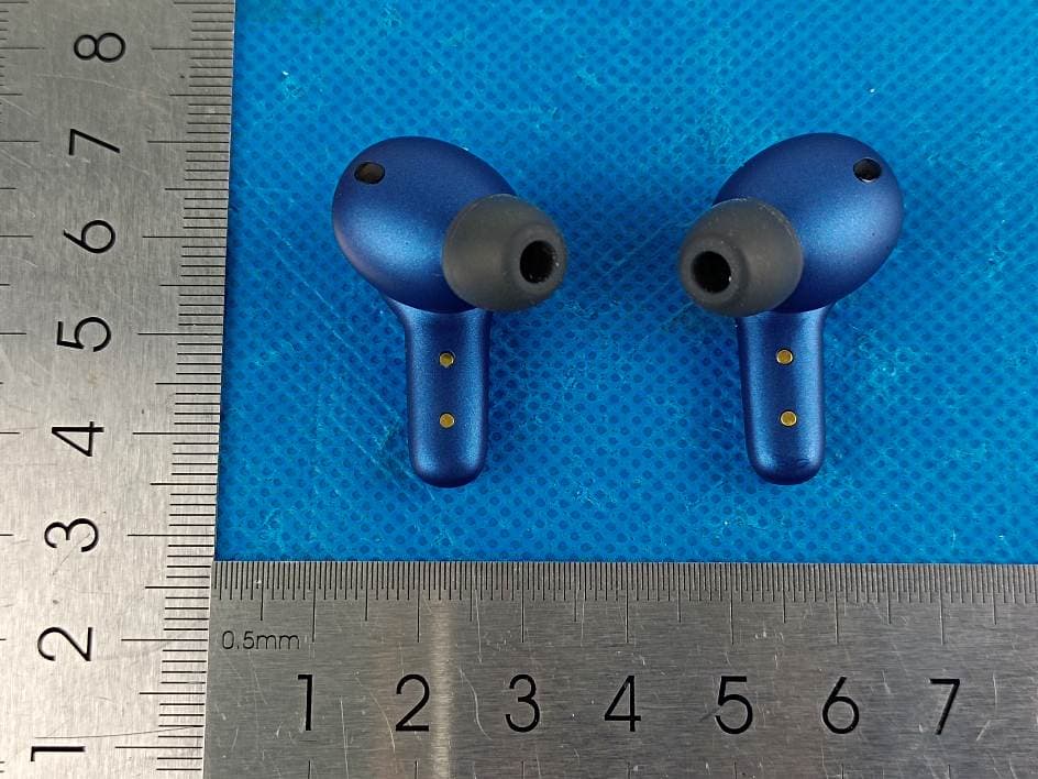 THE WORK EARBUDS - FCC ID 2AZOV-RBE785 - Raycon Inc.