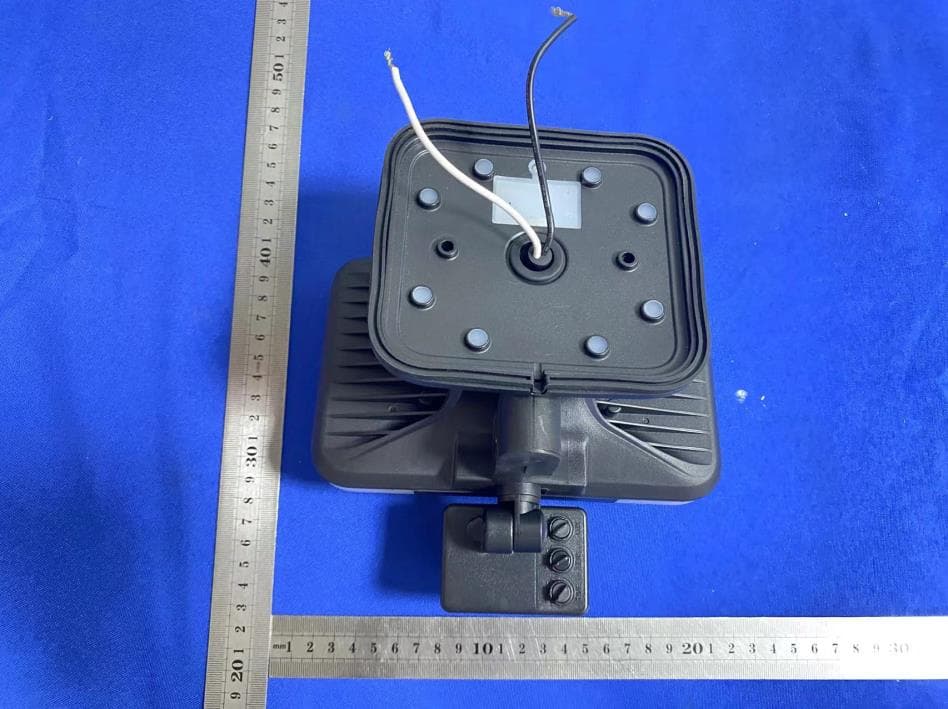 Smart Flood Light - FCC ID 2AZR9OL27002546 - Syvio Technology CO., LIMITED (3)