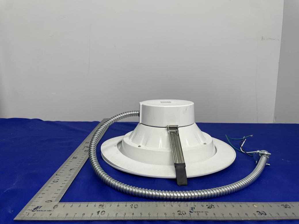 LED luminaire - FCC ID 2AZRDRCFX2025 - Maxlite Inc. (2)