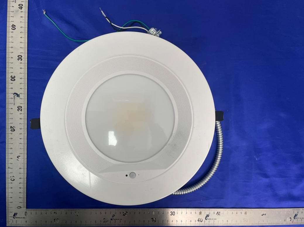 LED luminaire - FCC ID 2AZRDRCFX2025 - Maxlite Inc.
