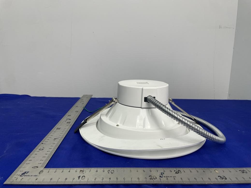 LED luminaire - FCC ID 2AZRDRCFX2025 - Maxlite Inc. (3)