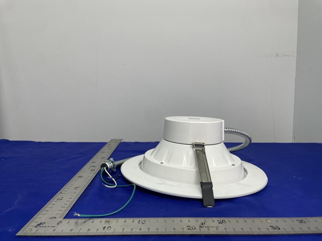 LED luminaire - FCC ID 2AZRDRCFX2025 - Maxlite Inc. (5)