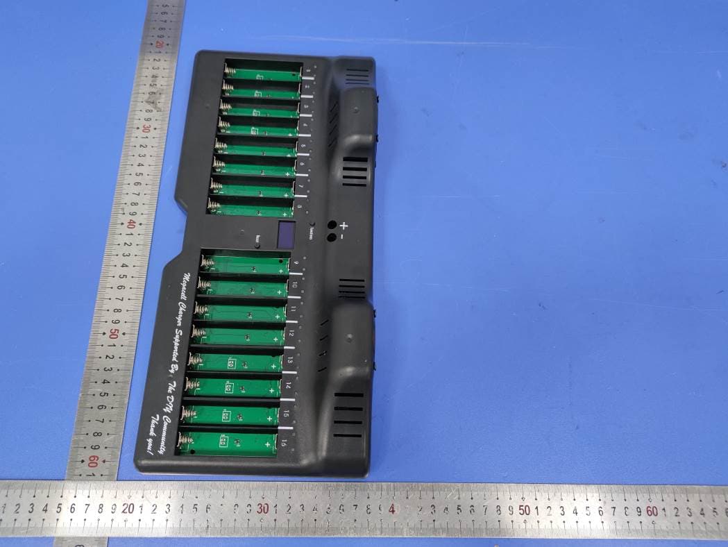 Megacell Charger - FCC ID 2AZSJ16CELLS - DeepCycle-Power.SRL (4)