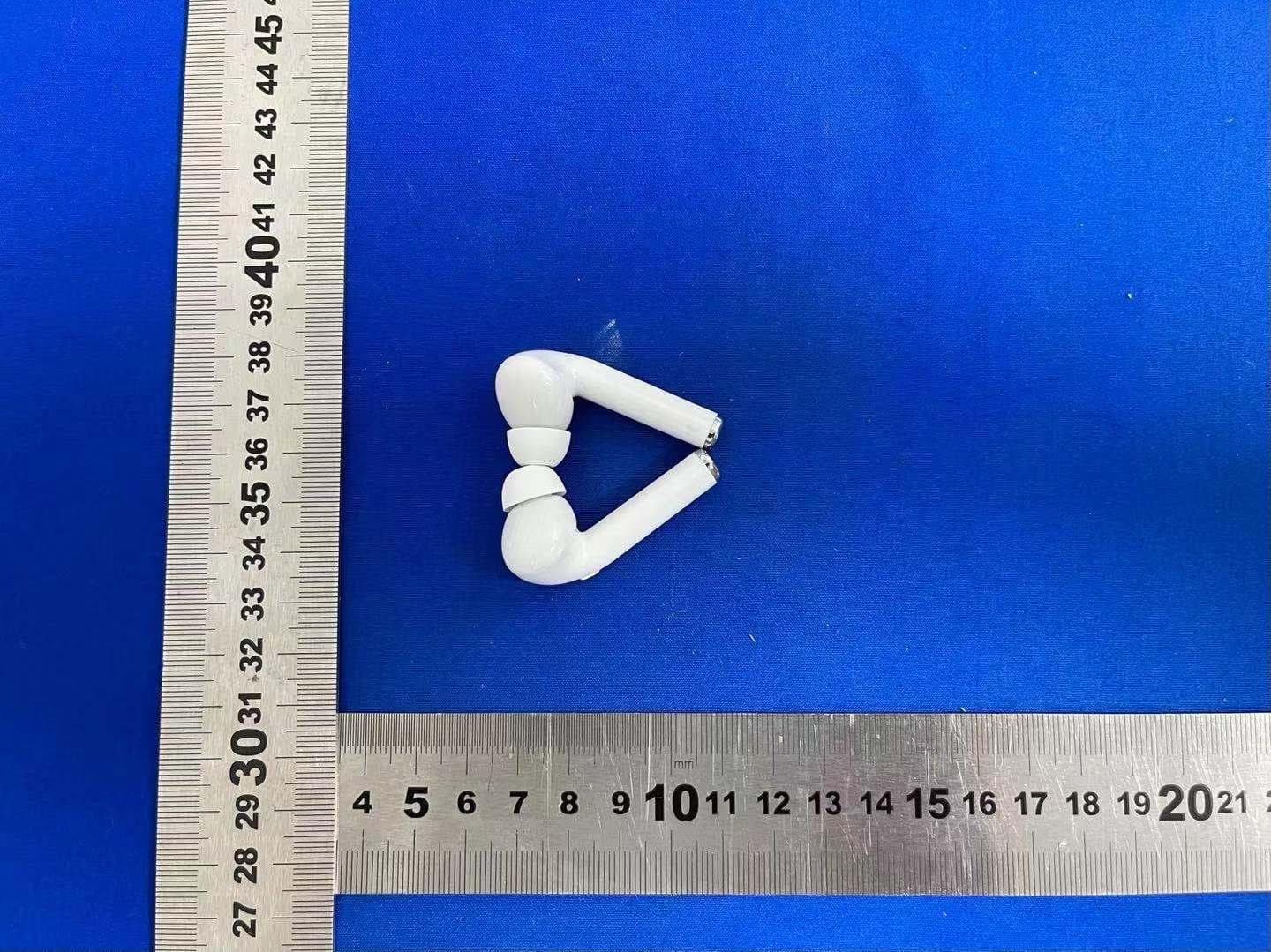 TWS Earbuds - FCC ID 2AZSY-TWS08 - Dongguan Symsta Electronics Co.,Ltd.