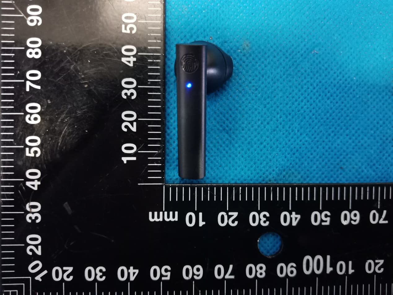 Bluetooth headset - FCC ID 2AZV6-G01 - Shenzhen Kangmingrui Technology Co., Ltd (3)