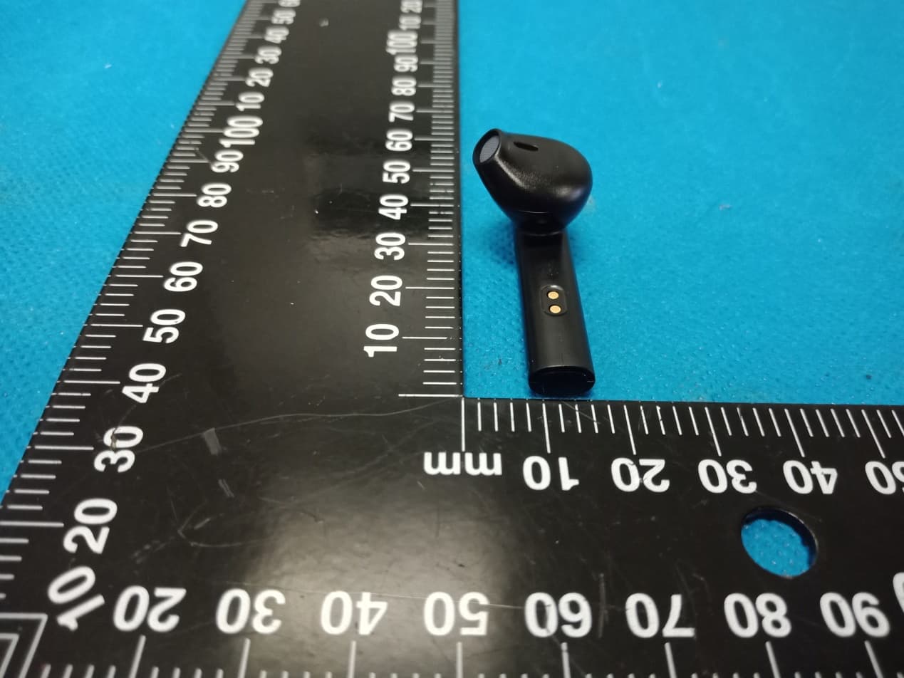 Bluetooth headset - FCC ID 2AZV6-G01 - Shenzhen Kangmingrui Technology Co., Ltd (4)