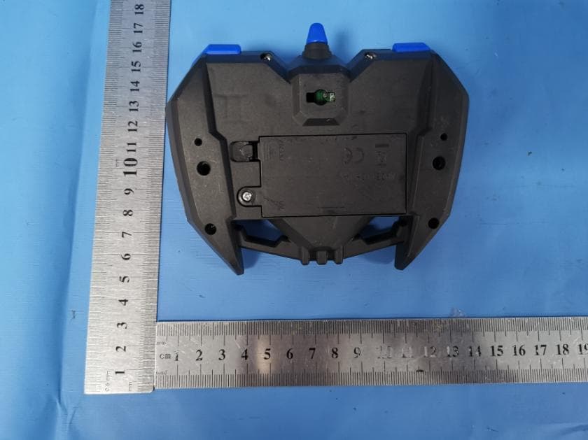 2.4 G remote control car - FCC ID 2AZVO-0088MT1261 - Shantou YouBang Toy Factory (2)
