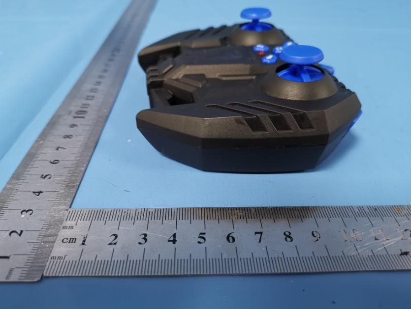 2.4 G remote control car - FCC ID 2AZVO-0088MT1261 - Shantou YouBang Toy Factory (3)